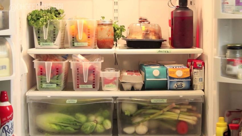 Jangan Asal Simpan! Ini 5 Jenis Makanan yang Tidak Boleh Ditaruh di Rak Bawah Kulkas