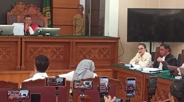 Reza Gladys Ungkap Disuruh 'Sumpal Mulut' Nikita Mirzani Pakai Uang