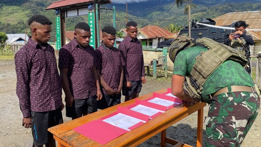 Empat Mantan Anggota OPM di Sinak Kembali Setia kepada NKRI, TNI Tekankan Pendekatan Humanis di Papua