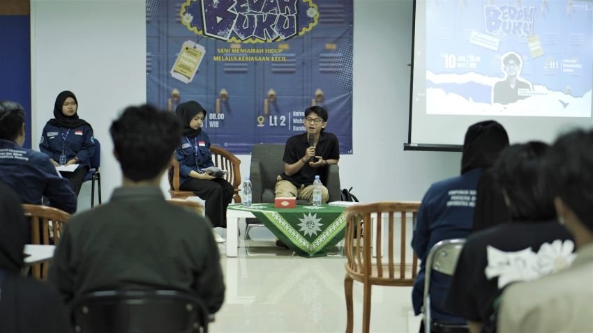 Mahasiswa Manajemen UM Bandung Gelar Bedah Buku Atomic Habits, Dorong Generasi Muda Bangun Kebiasaan Positif