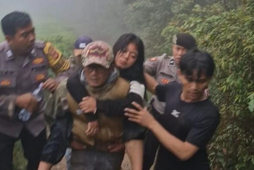 Remaja 16 Tahun Alami Hipotermia di Kawah Putih Rancabali, Polisi Lakukan Evakuasi Dramatis
