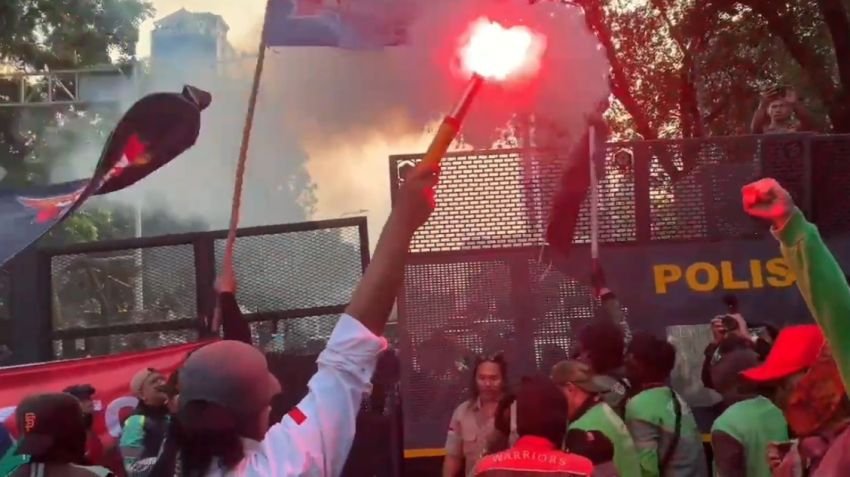 Demo Ojol Ricuh! Tuntut Potongan Aplikasi Maksimal 10 Persen