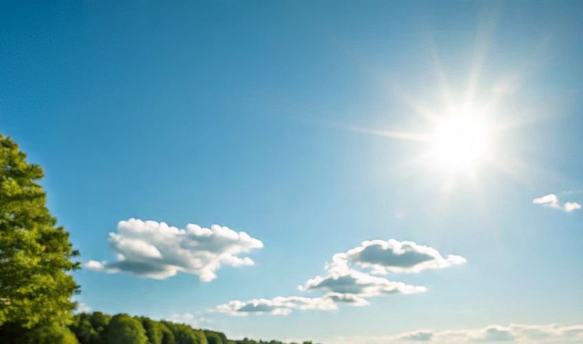 Prakiraan Cuaca Jakarta Hari Ini, Kamis 31 Juli 2025: Cerah hingga Hujan Ringan