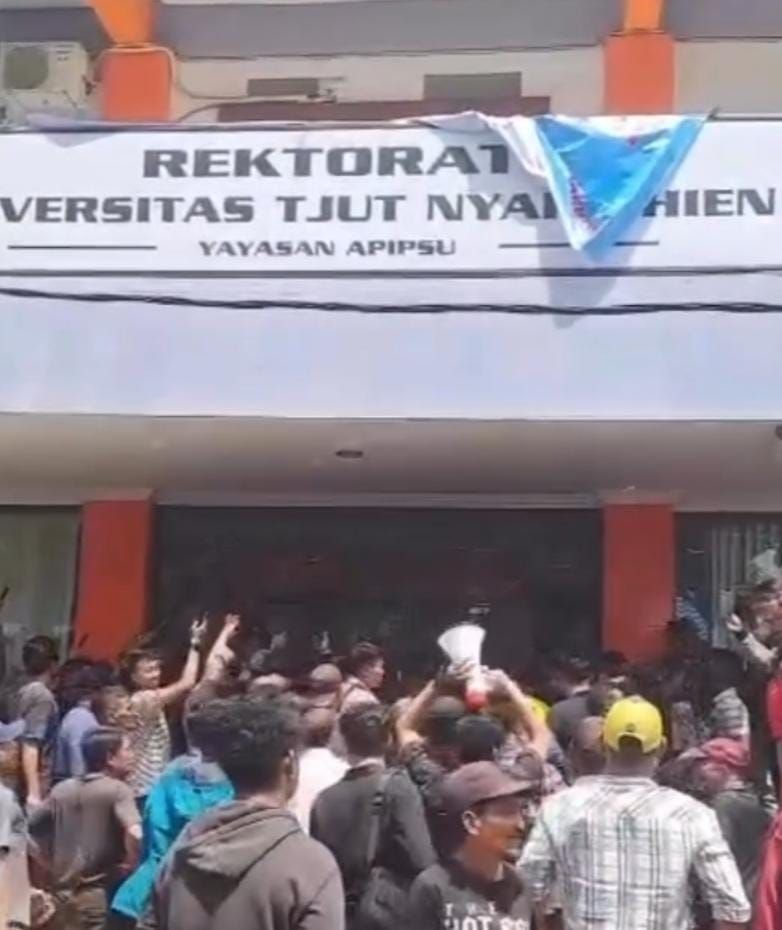 Mahasiswa Tolak Penyegelan Gedung Rektorat UTND, Desak Klarifikasi Hukum