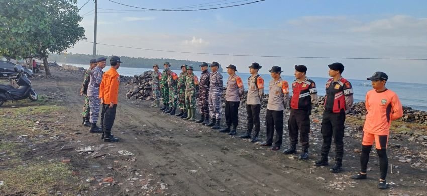 Hari ke-13 Pencarian KMP Tunu Pratama Jaya, Tim SAR Gabungan Sisir Pantai Pebuahan