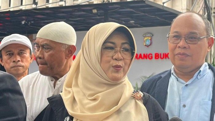 Dr Tifa di Polda Metro: Saya Wajib Lihat Fisik Ijazah Jokowi