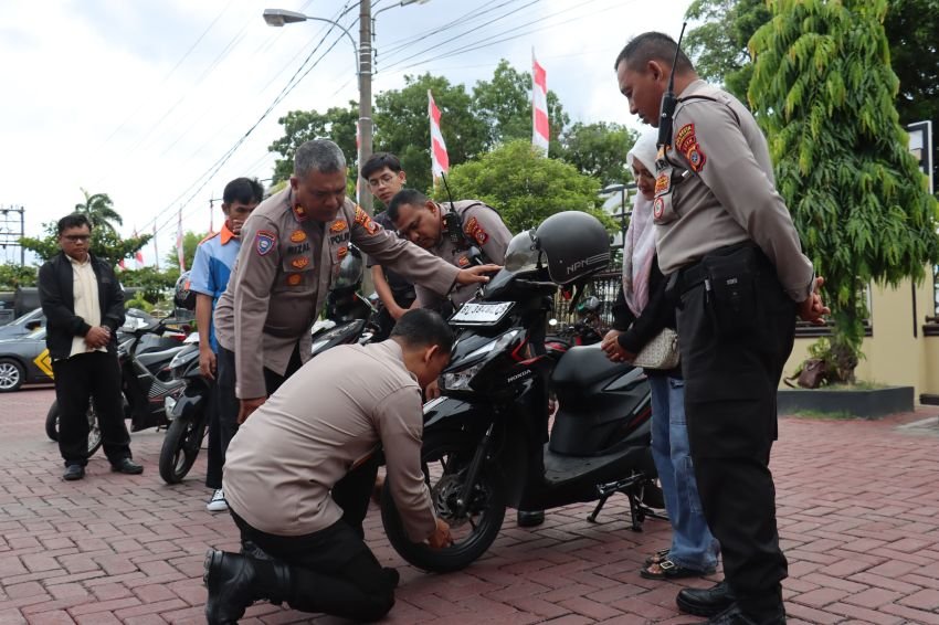 Antisipasi Curanmor, Kapolresta Banda Aceh Bagikan Kunci Ganda Gratis ke Warga