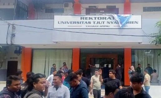 Gedung Rektorat Universitas Tjut Nyak Dien Disegel Ahli Waris, Mahasiswa Protes