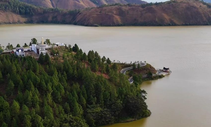 Air Danau Toba Mendadak Keruh, Ini Sebabnya!