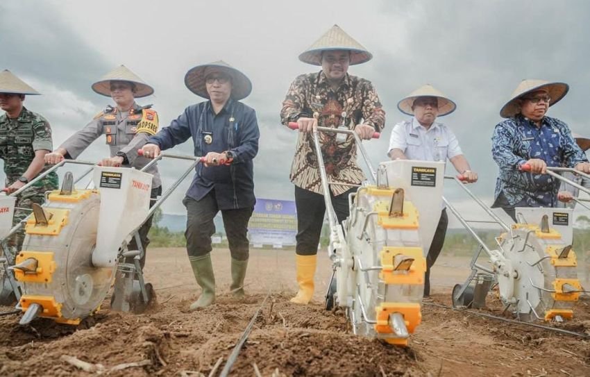 Gubernur Bobby Nasution Respon Cepat Keluhan Petani Taput, Salurkan Bantuan Alsintan dan Dorong Swasembada Jagung