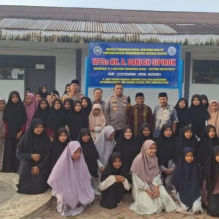 Kunjungan Kerja Perdana, Kapolres Tapsel Jalin Silaturahmi ke Ponpes KH Ahmad Dahlan Sipirok