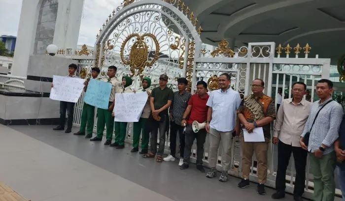 Siswa dan Alumni SMK Pertanian Pembangunan Negeri Padangsidimpuan Demo Tolak Penggusuran Sekolah untuk Pembangunan Sekolah Rakyat