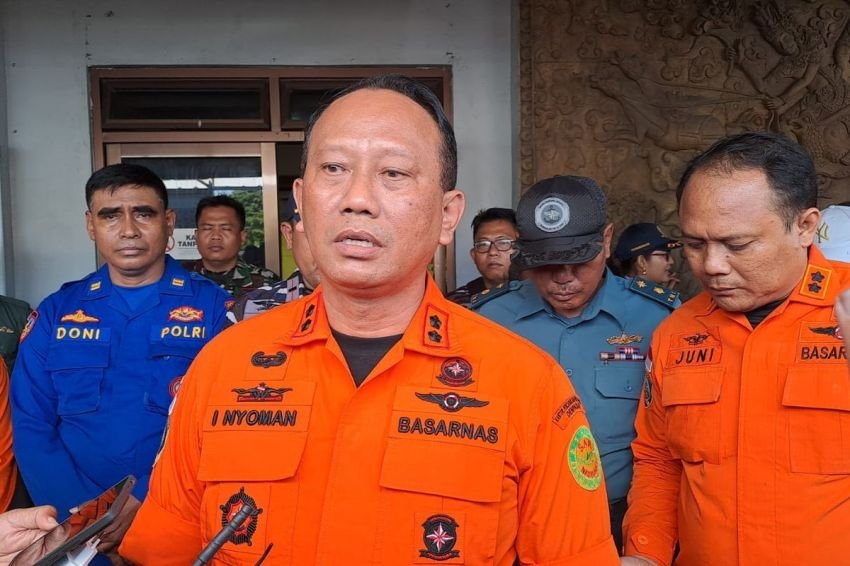 Basarnas Kerahkan Helikopter dan Kapal SAR Arjuna untuk Cari Korban KMP Tunu Pratama Jaya