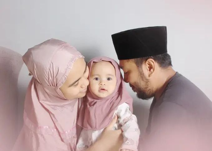 Menjadi Orang Tua Anak Perempuan? Ini 5 Janji Surga dari Rasulullah