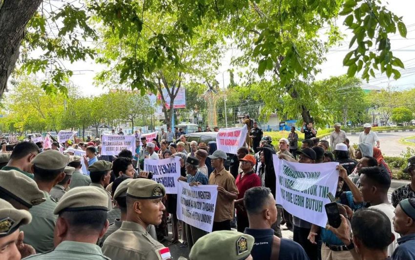 Demo Rakyat Aceh Menggugat Desak Pemerintah Kembalikan Tanah Wakaf Blang Padang ke Masjid Raya Baiturrahman
