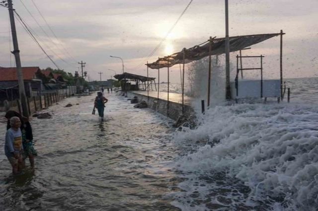 BPBD Peringatkan Potensi Banjir Rob di Pesisir Jakarta hingga 13 Juli 2025