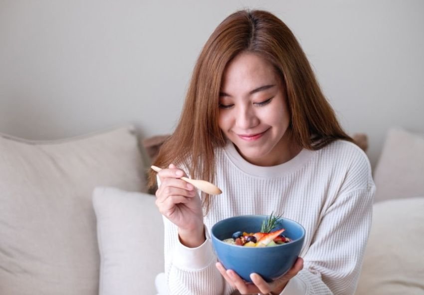 Bukan Musuh! Ngemil Justru Bisa Bantu Turunkan Berat Badan