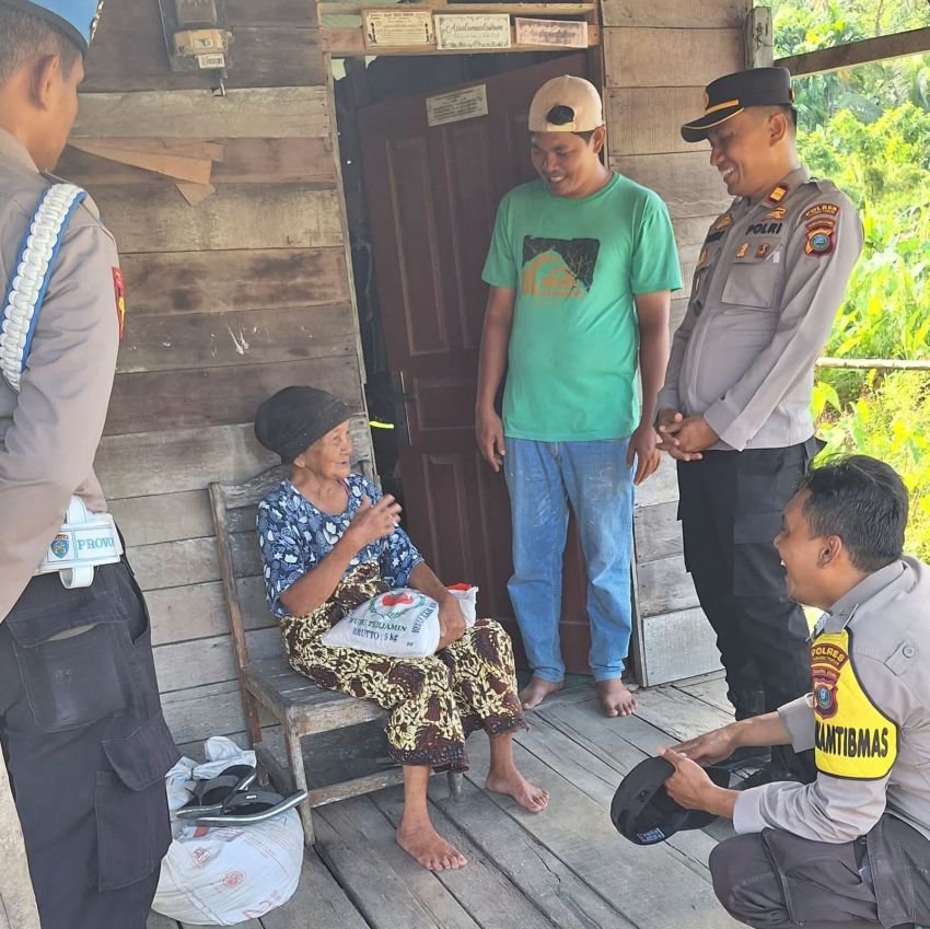 Polsek Pandan Salurkan Bantuan Sosial untuk Lansia, Pererat Sinergi dengan Masyarakat Tapanuli Tengah