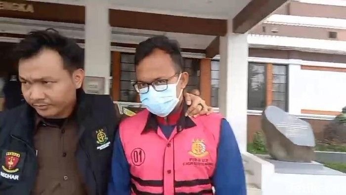 Tilap Dana Desa untuk Judi Online dan Diamond Game, Sekdes Cipaku Ditahan Kejari Majalengka