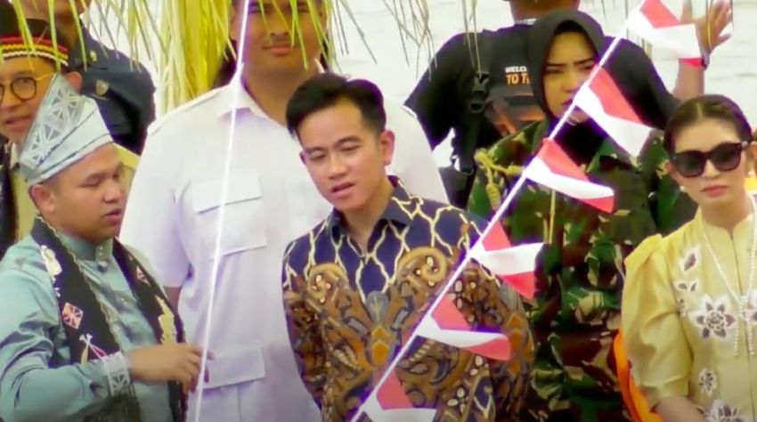 Wapres Gibran Hadiri Pawai Pacu Jalur di Kuansing, Disambut Antusiasme Masyarakat Riau