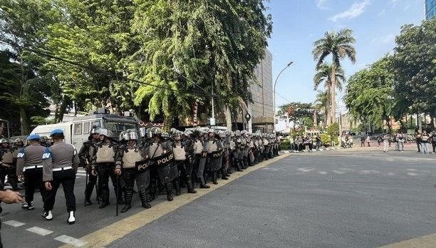 Aksi Tolak Tunjangan Mewah DPRD Sumut Ricuh, Polisi Bubarkan Mahasiswa dengan Tindakan Tegas
