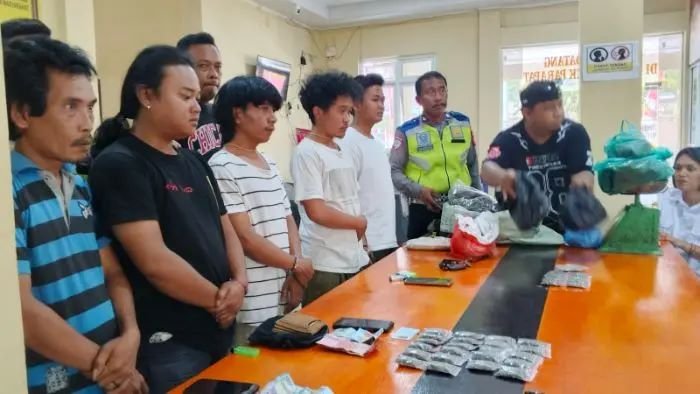 Polsek Parapat Amankan 2,7 Kg Ganja, Lima Pelaku Ditangkap di Dua Lokasi