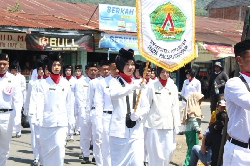 Universitas Aufa Royhan Raih Juara 1 Pawai Devile Perguruan Tinggi di HUT RI ke-80 Kota Padangsidimpuan