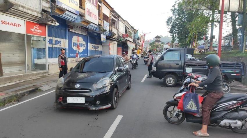 Dukung Program Prioritas Kapolres, Sat Samapta Polres Bangli Intensifkan Pengaturan Lalu Lintas di Jam Rawan