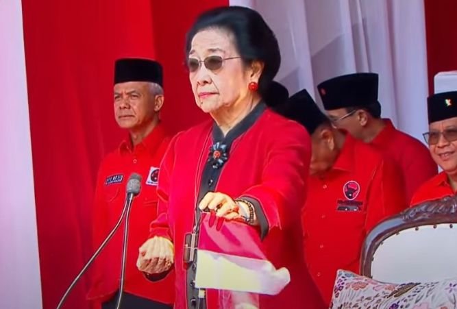Pimpin Upacara HUT RI ke-80 di Sekolah Partai, Megawati Soekarnoputri: Jangan Jadi Partai Ikut Arus
