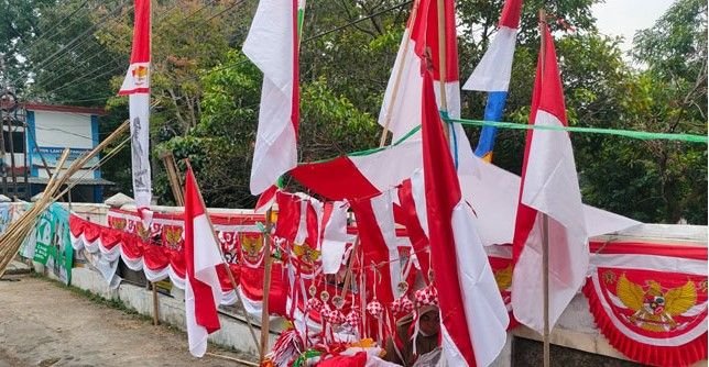 Warna Merah Putih Penuhi Jakarta, Pedagang Bendera Musiman Raup Berkah Jelang 17 Agustus