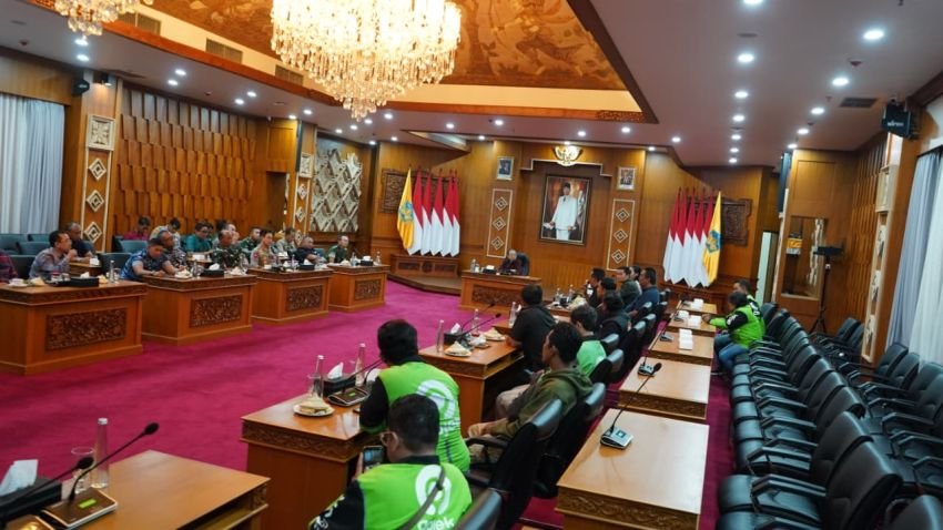 Gubernur Koster dan Forkopimda Temui Perwakilan Ojol Bali, Janji Tak Akan Demo Lagi