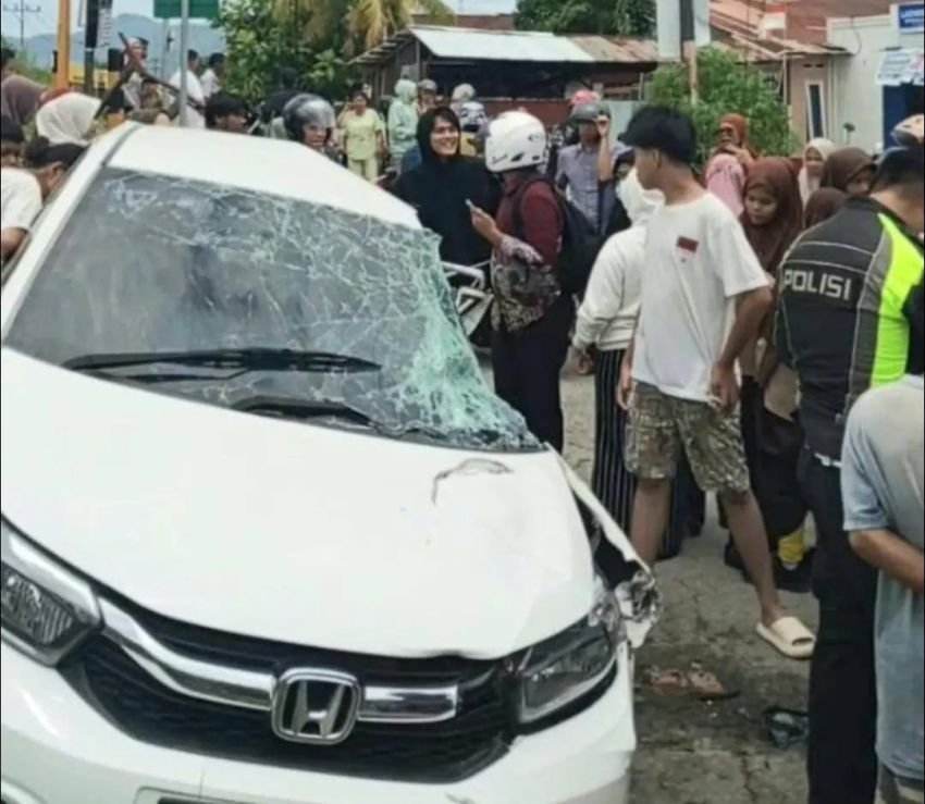 Minibus Tertabrak Kereta di Padang, Satu Siswi Meninggal Dunia, Enam Lainnya Luka Serius
