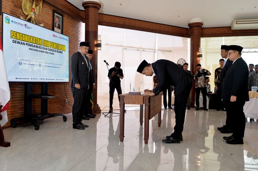 Gubernur Sumut Bobby Nasution Lantik Dewas PD AIJ dan Direksi Perumda Tirtanadi: Fokus pada Pelayanan dan Investasi