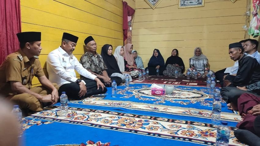 Bupati Madina Kunjungi Rumah Duka Almh. Diva Febriani, Pemkab dan LABRN Tuntut Keadilan