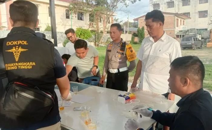 Polda Sumut Gelar Tes Urine Sopir Antar Tamu Mancanegara di Toba: Jaga Citra Indonesia di Mata Dunia