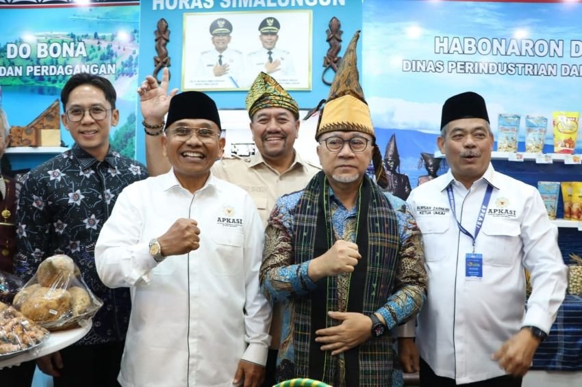 Kabupaten Simalungun Raih Penghargaan Stand Terbaik Komunikatif di AOE 2025