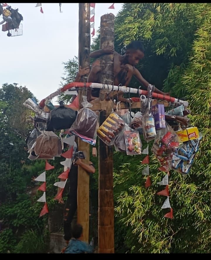 Warga Lorong Muhajirin Meriahkan HUT ke-80 RI dengan Lomba Tradisional dan Panjat Pinang