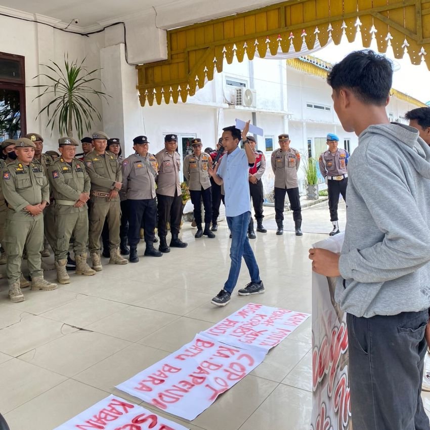 Rumban Sumut Gelar Aksi Unjuk Rasa di DPRD dan Kantor Bupati Batu Bara, Soroti Dugaan Kejanggalan Anggaran Bapenda