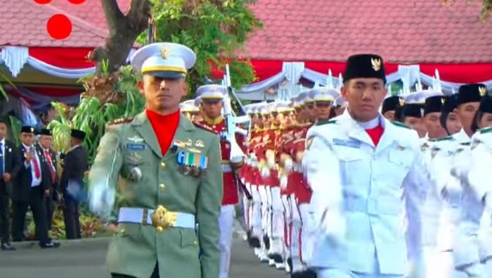 Pelajar Asal Medan Jadi Petugas Penurunan Bendera di Istana Merdeka pada HUT ke-80 RI