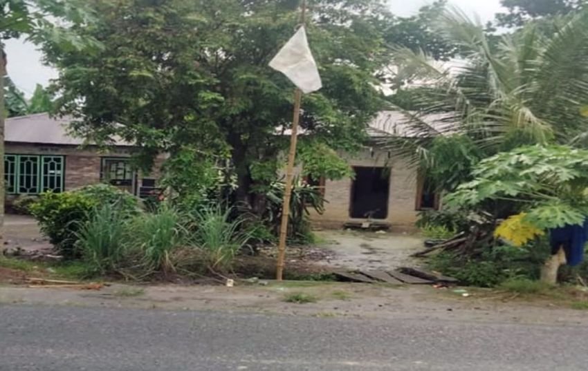 Tak Dapat Bansos Beras, Buruh Nelayan Batu Bara Kibarkan Bendera dari Karung