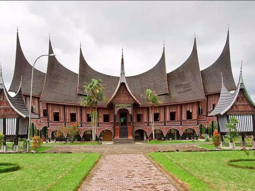 Lebih dari Sekadar "Kampuang Nan Jauh di Mato", Ini Deretan Lagu Minang Legendaris yang Sarat Makna