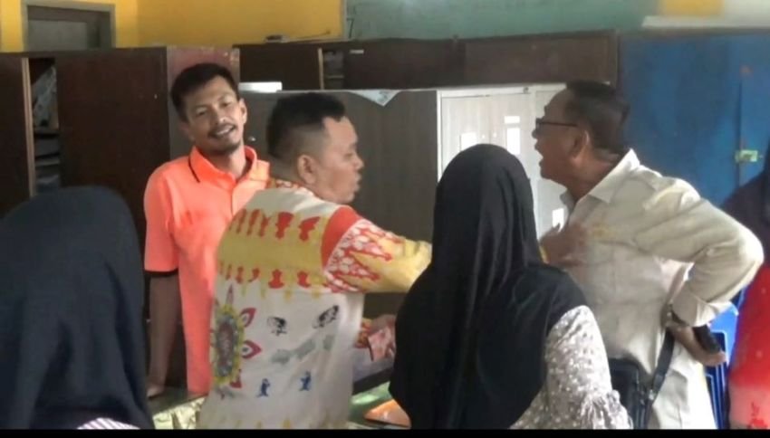 Keluarga Siswi Geruduk Sekolah, Tuding Oknum Guru Lakukan Pelecehan Saat Piket