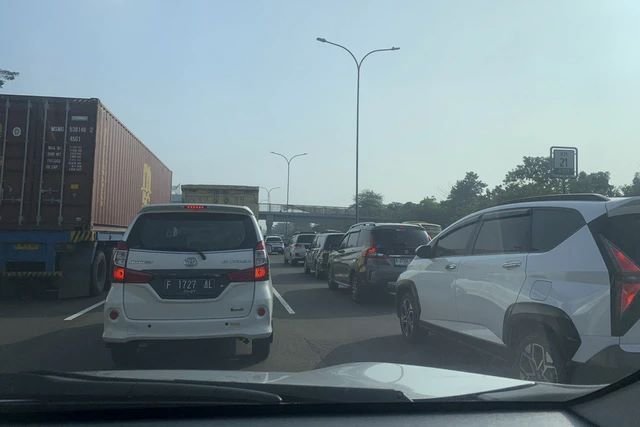 Kemacetan Parah di Tol Jagorawi Km 21 Arah Jakarta, Laju Kendaraan Hanya 5 Km/Jam