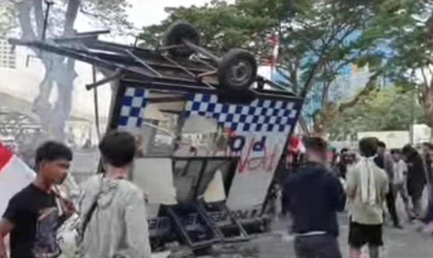 Situasi Demonstrasi di Medan Memanas, Pos Polisi Dibakar Massa