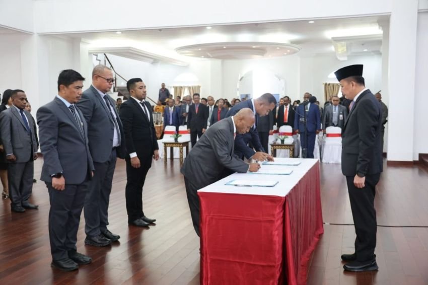 Pj Gubernur Papua Lantik 92 Pejabat Baru, Ingatkan Soal Integritas dan Jalan yang Lurus