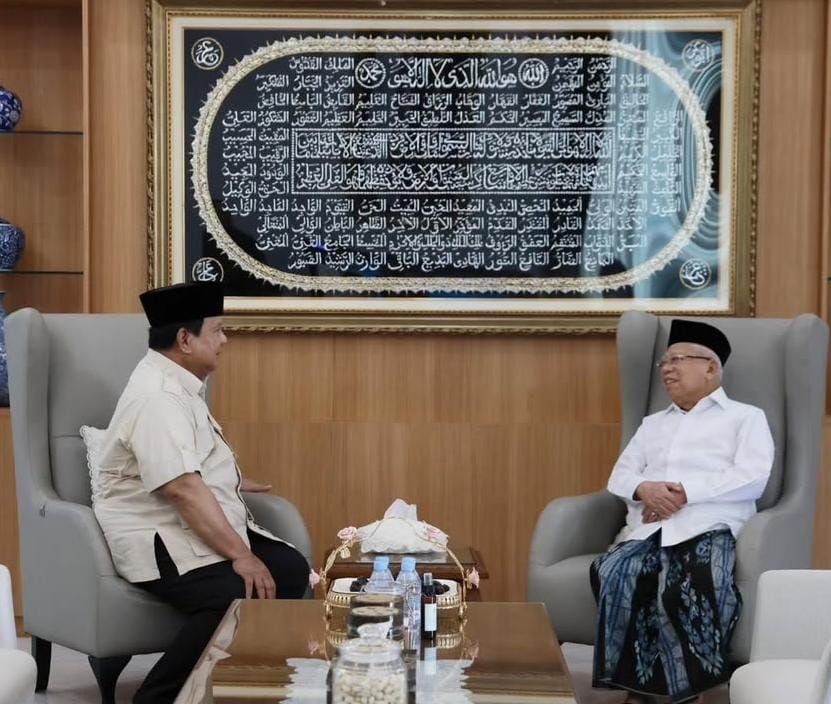 Prabowo Cium Tangan Ma&rsquo;ruf Amin, Silaturahmi Hangat Bahas Masa Depan Bangsa dan Arah Pembangunan