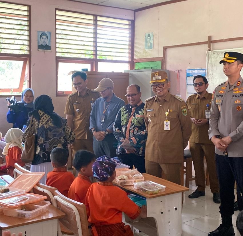 Dukung Program Bunga Desa, PEP Tanjung Field Salurkan Bantuan Gizi untuk Siswa SDN Kasiau Raya