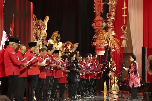 Megawati Lantik Pengurus DPP PDIP 2025&ndash;2030, Hasto Tak Masuk Struktur