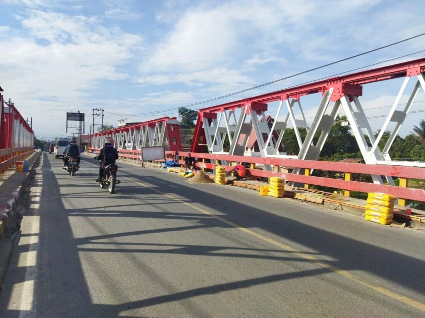 Jembatan Baru di Jalan Lintas Sumatra Porsea Dinilai Rawan Kecelakaan, Warga Desak Pemasangan Marka Jalan