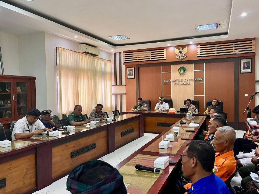 Dandim 1617/Jembrana Hadiri Rapat Kesiapsiagaan: Sinergi Hadapi Ancaman Bencana Iklim Pesisir Diperkuat